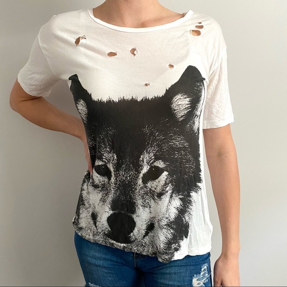 White T-Shirt with Wolf Art and Distressing S - Picture 1 of 8